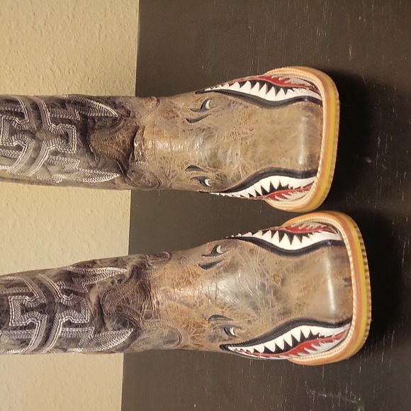 Tin Haul. "Toasting a gnarly shark"  Like brand new. - Picture 2 of 5